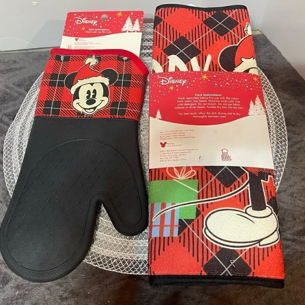 Disney Mickey Mouse Santa Hat Silicone Oven Mitt and Dishing Drying Mat NWT